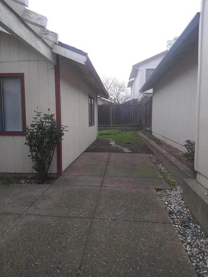 2203 Greenfield Dr - Photo 3 of 11