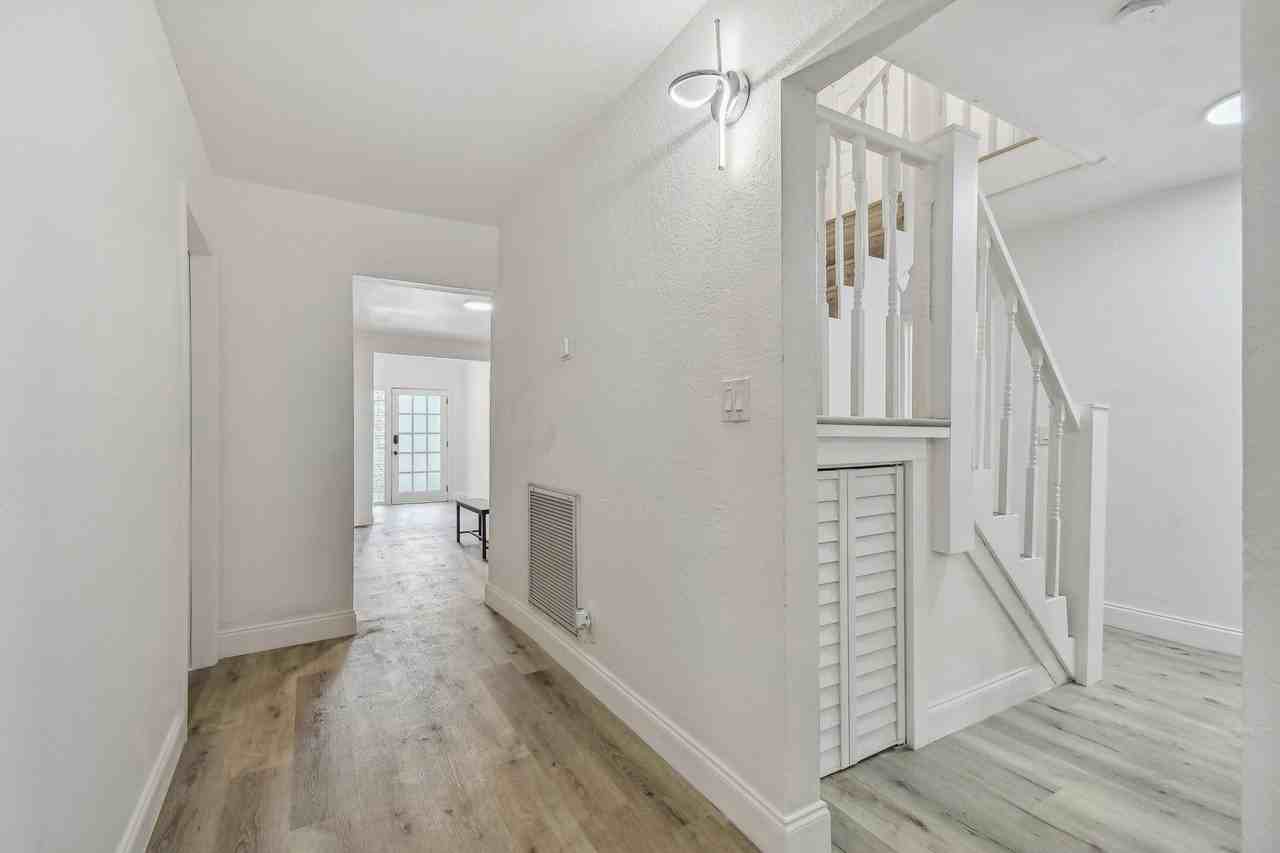 16th Avenue South - Photo 6 of 38