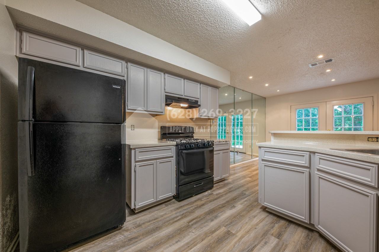 1717 Parkfield Cv - Photo 2 of 25