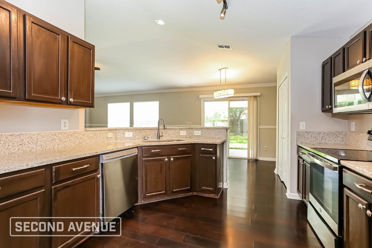 876 Bonaparte Landing Ct - Photo 2 of 23