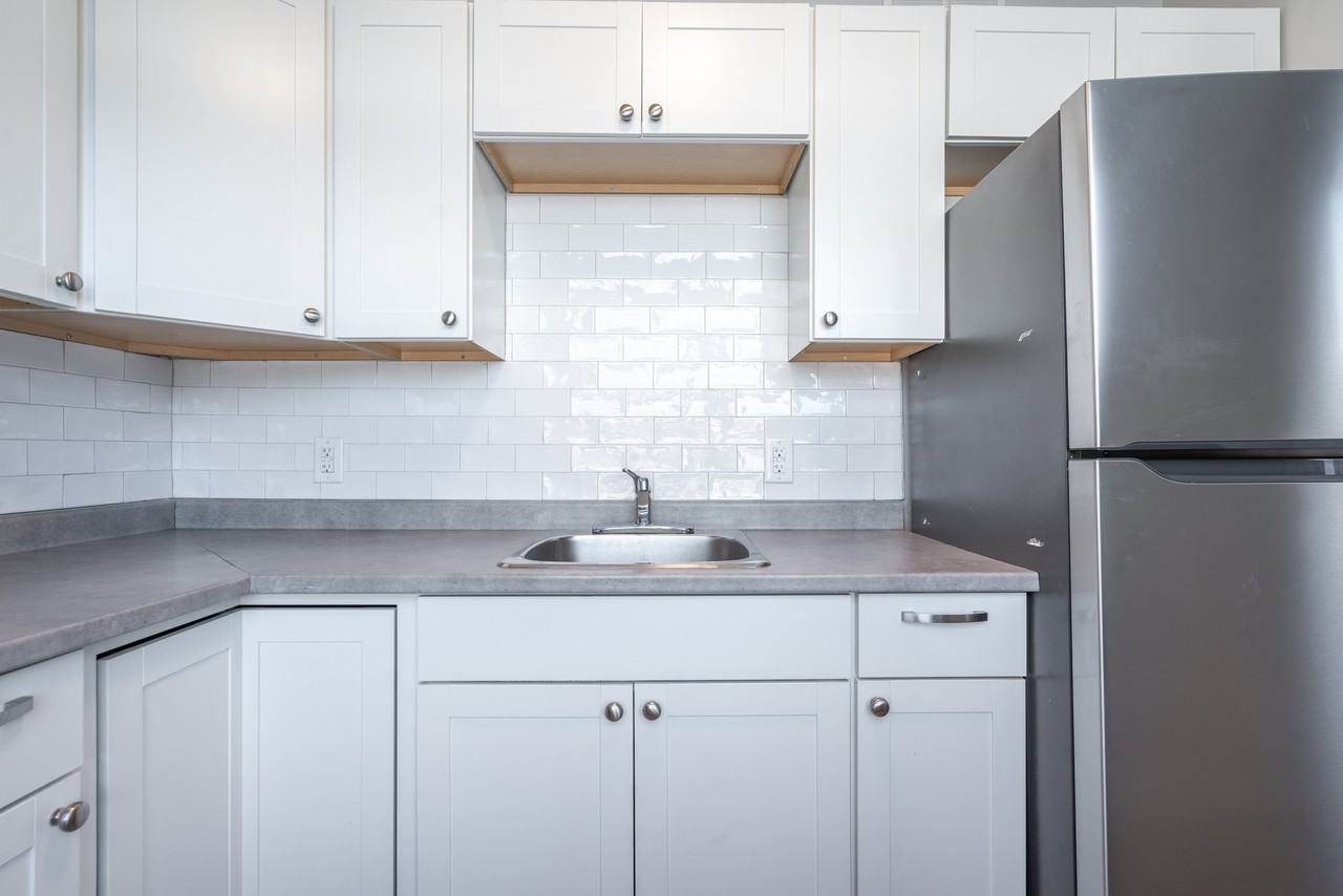 524 King St East #4 - Photo 3 of 10