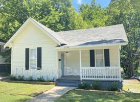 featured image of 2715 Marshall St