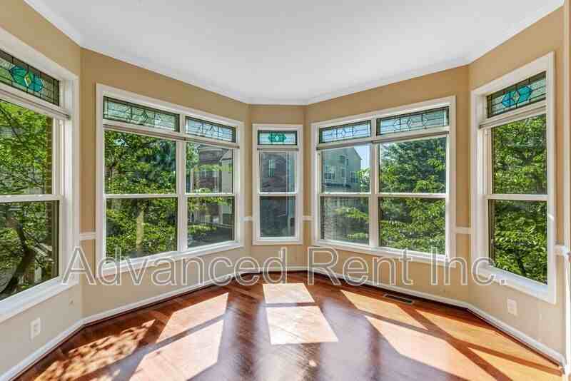 10216 Pembroke Green Pl - Photo 2 of 40