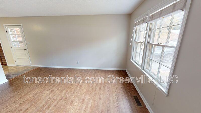 104 Dale St - Photo 2 of 15