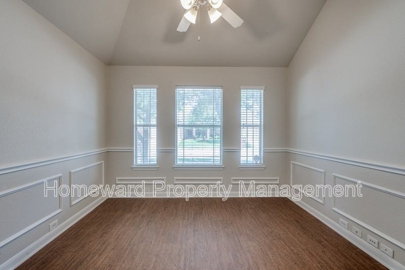11728 Netleaf Ln - Photo 2 of 13