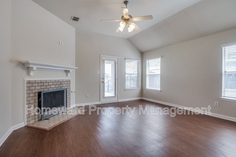 11728 Netleaf Ln - Photo 3 of 13