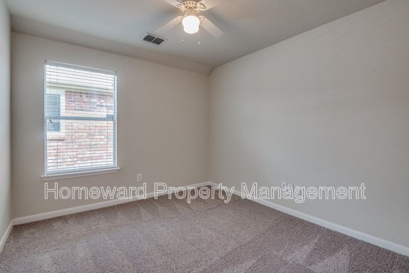 11728 Netleaf Ln - Photo 5 of 13
