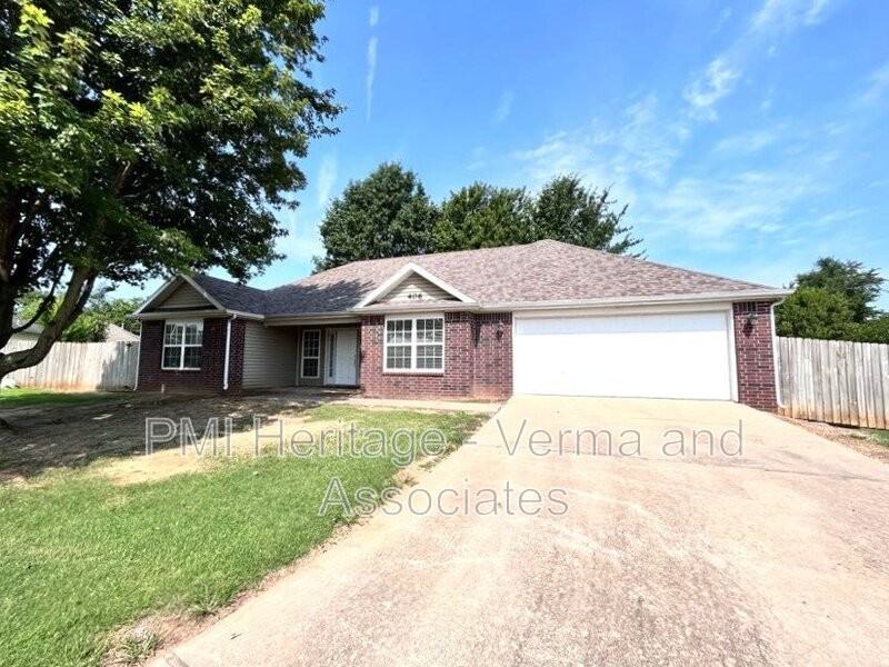 406 Emerald St - Photo 2 of 25