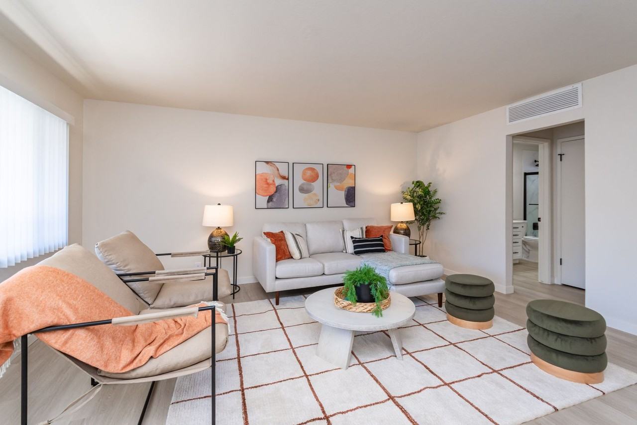 1223 Stratford Circle - Photo 2 of 28