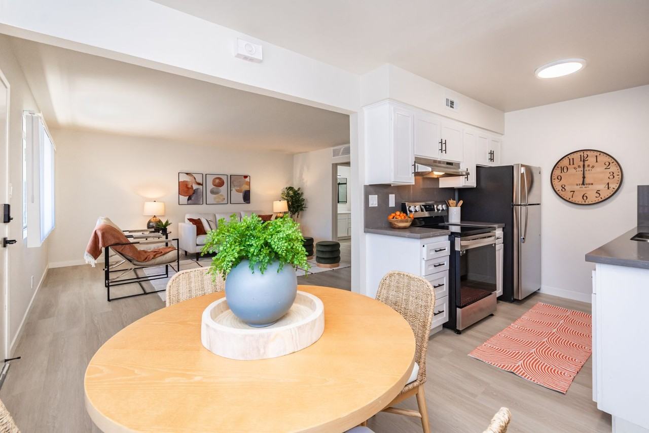 1223 Stratford Circle - Photo 7 of 28