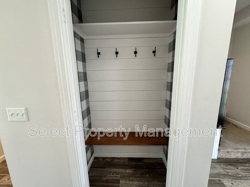 2239 Rittenhouse Pl - Photo 4 of 26