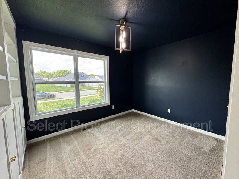 2239 Rittenhouse Pl - Photo 7 of 26