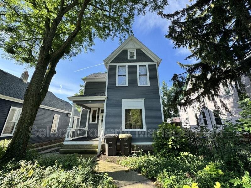 223 W Woodland Ave #1