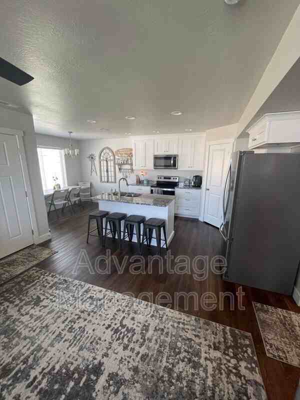 1010 Northeast - Photo 2 of 20