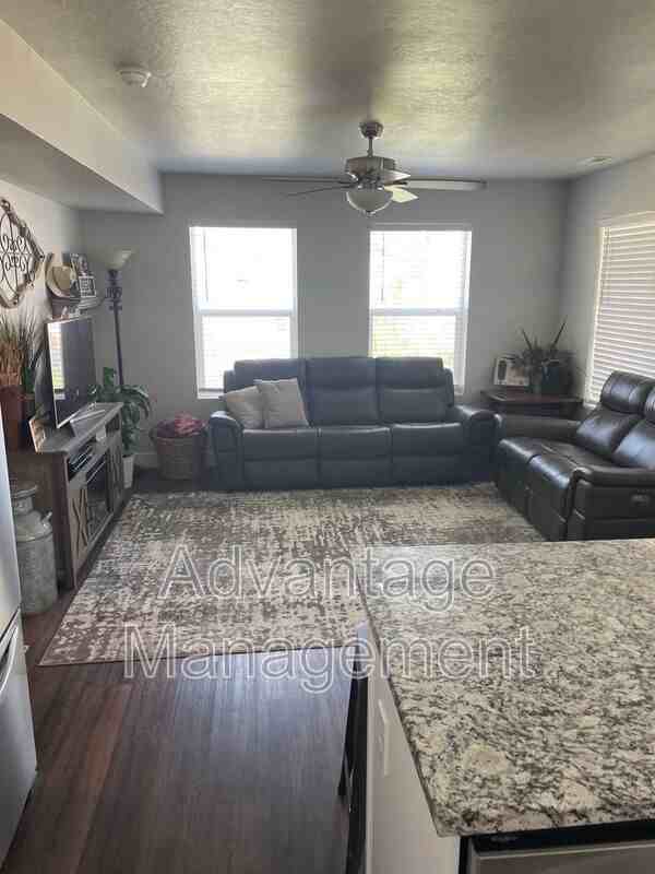 1010 Northeast - Photo 4 of 20