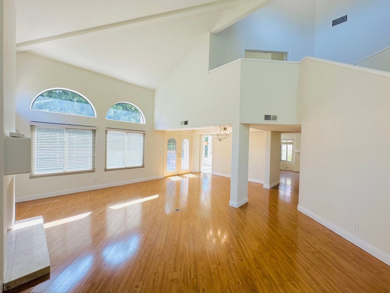 6635 Soaring Dr - Photo 6 of 50