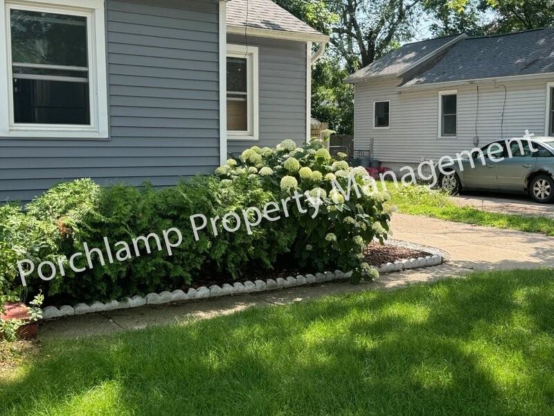1230 Waverly Ave - Photo 2 of 16