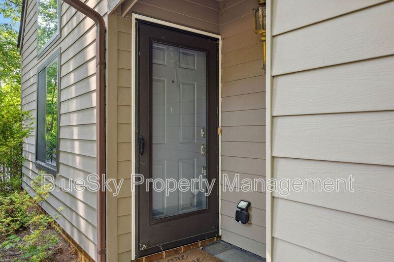 1676 Royal Oak Ct - Photo 3 of 36