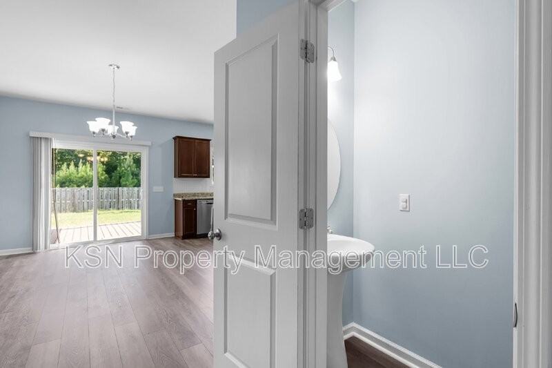 126 Riverwood Rd - Photo 3 of 42