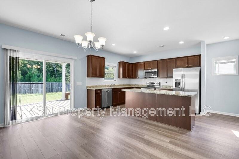 126 Riverwood Rd - Photo 4 of 42
