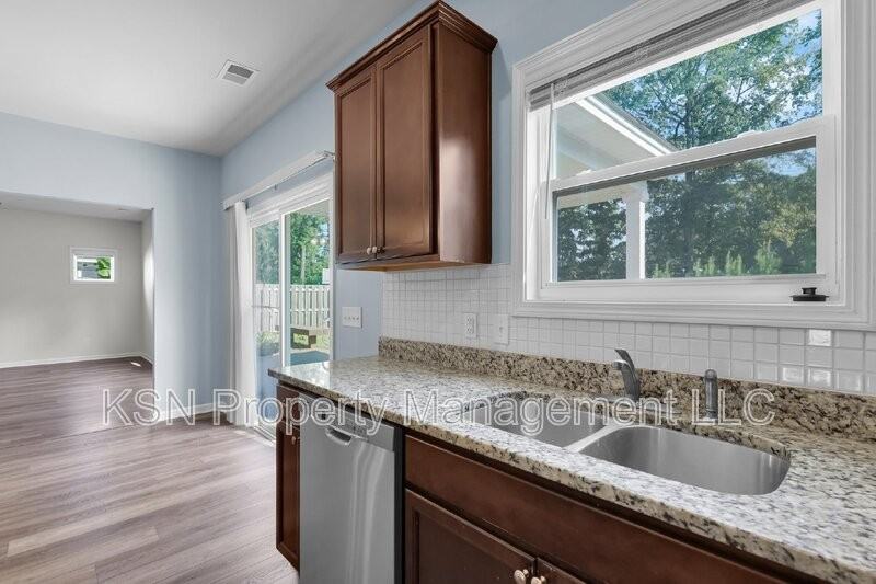 126 Riverwood Rd - Photo 7 of 42