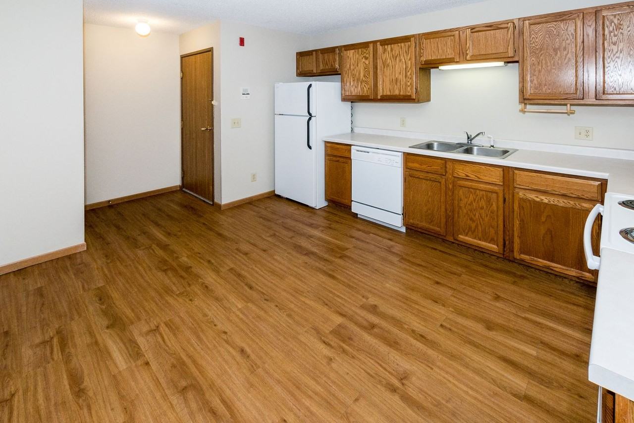 Pine Ridge Apartments - Photo 4 of 19