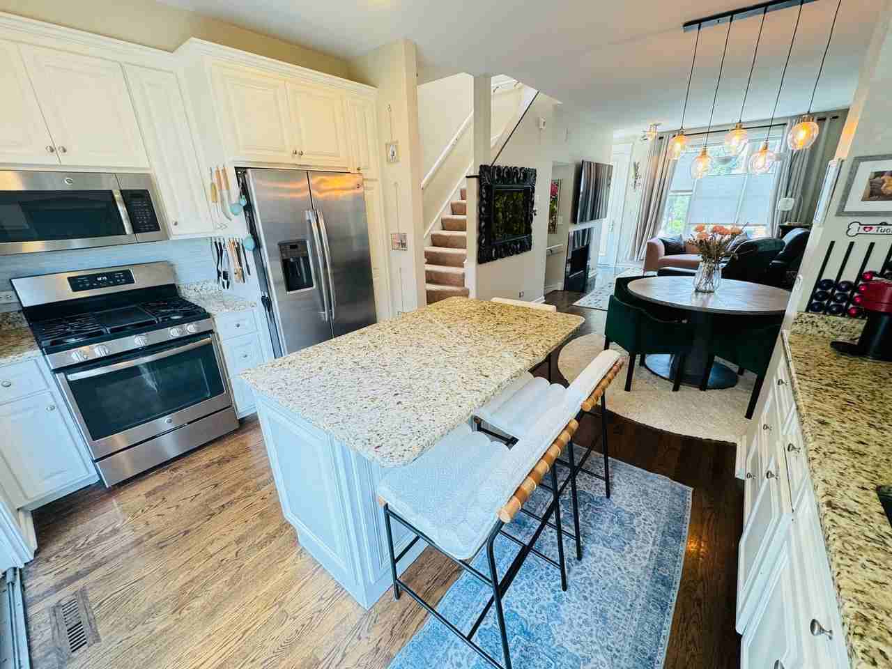 2001 N Honore St #A - Photo 3 of 19