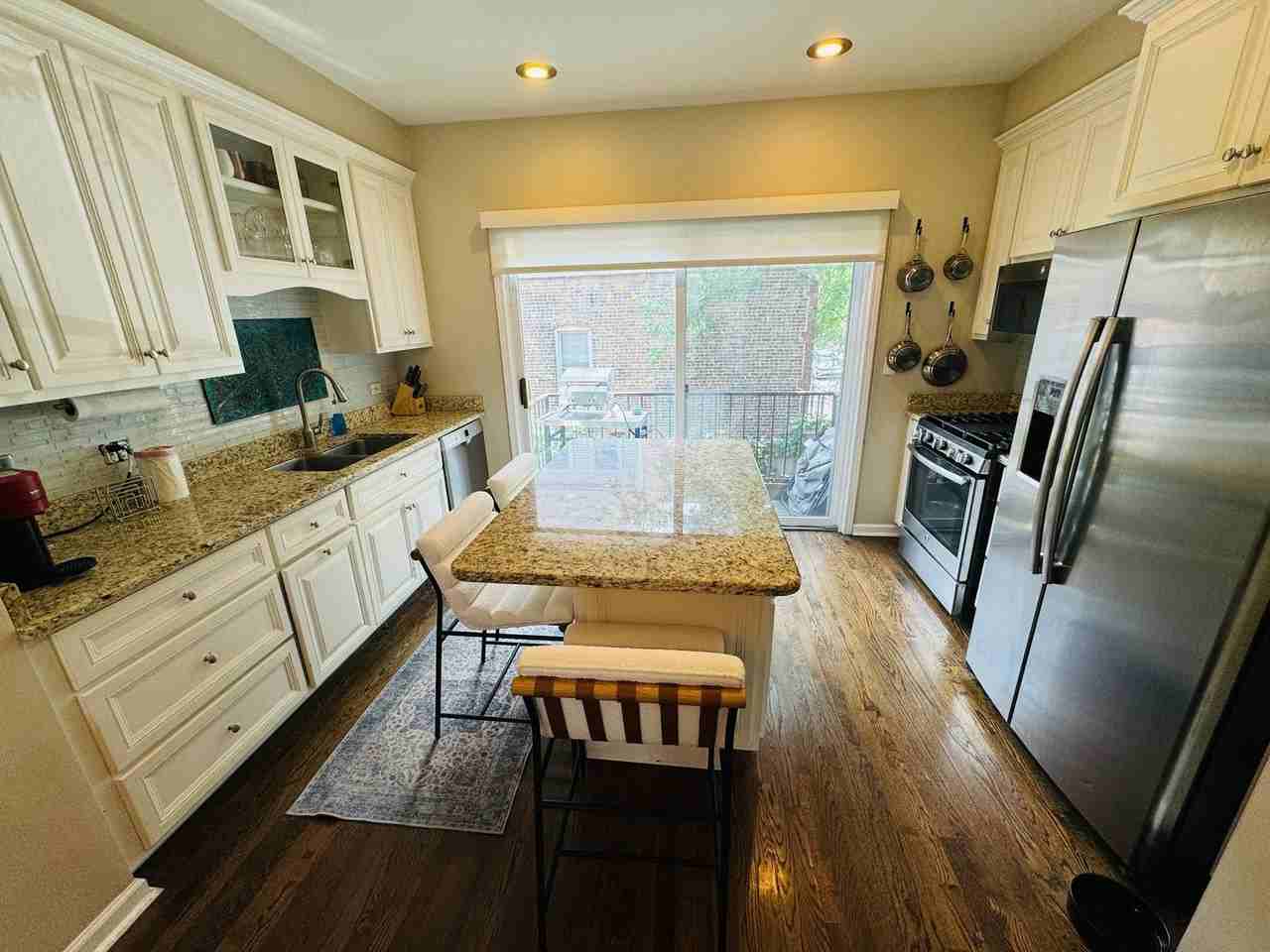 2001 N Honore St #A - Photo 5 of 19