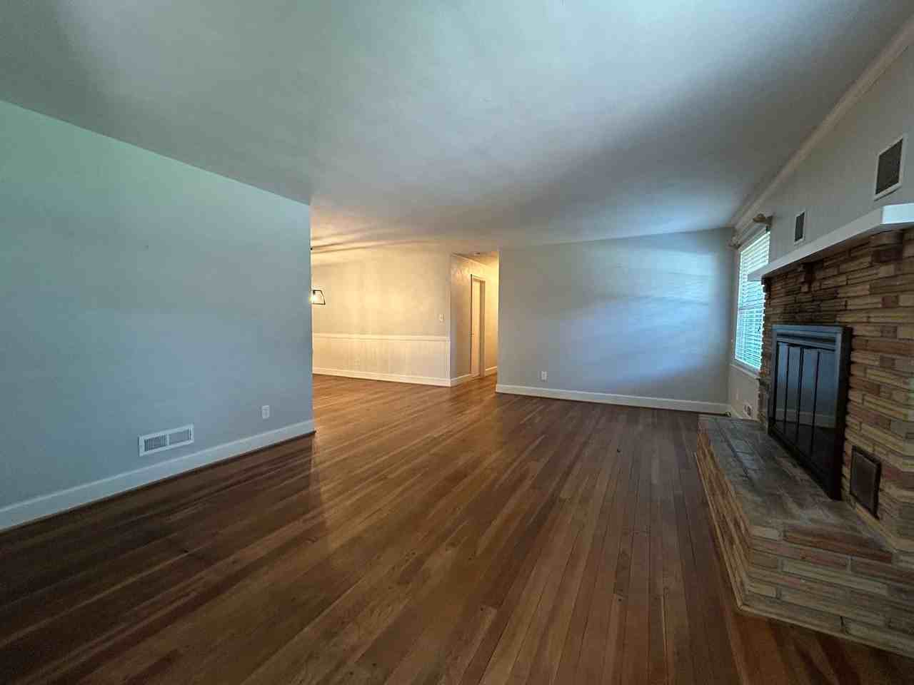 3301 Brookside Ln - Photo 4 of 19