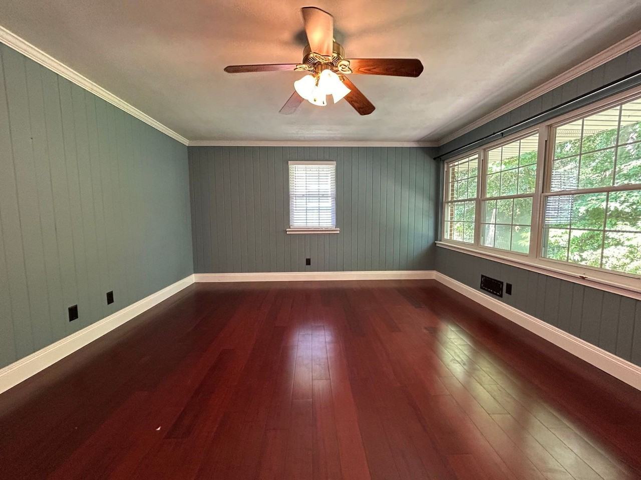 3301 Brookside Ln - Photo 5 of 19