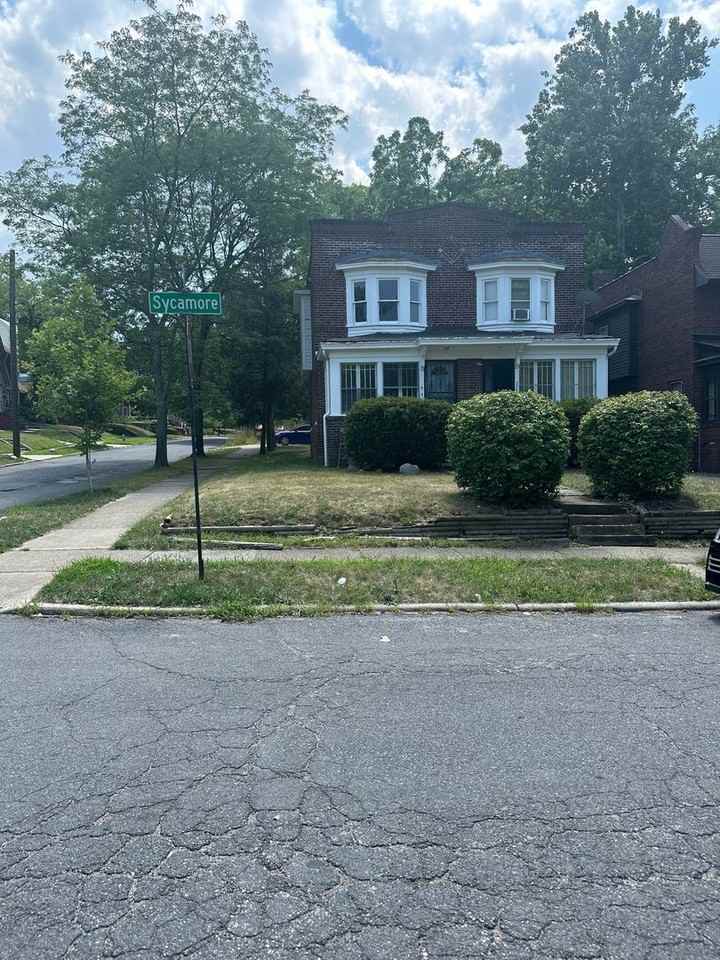 3244 Sycamore Rd - Photo 4 of 28
