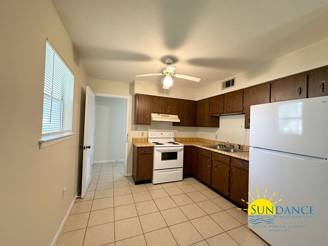 709 Green St Apt A - Photo 2 of 10