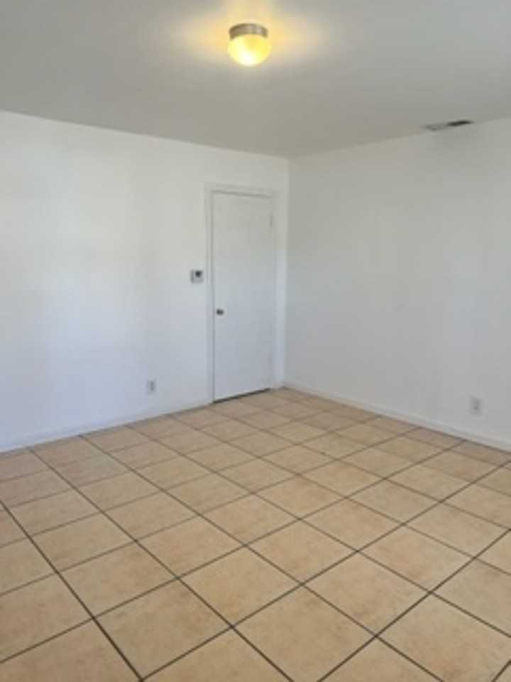 1505 Glorieta St Ne - Photo 3 of 15