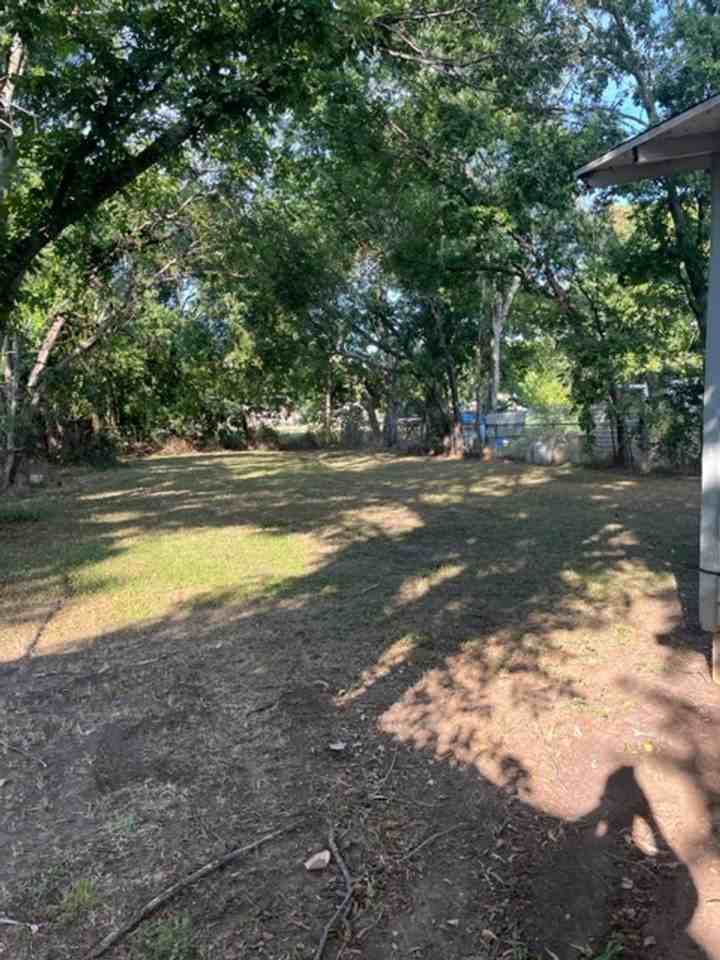 1610 N Anglin St - Photo 3 of 15