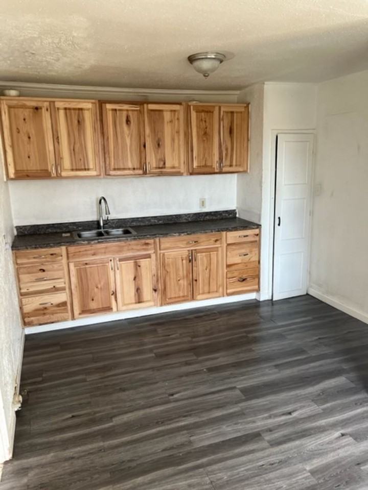 1610 N Anglin St - Photo 5 of 15