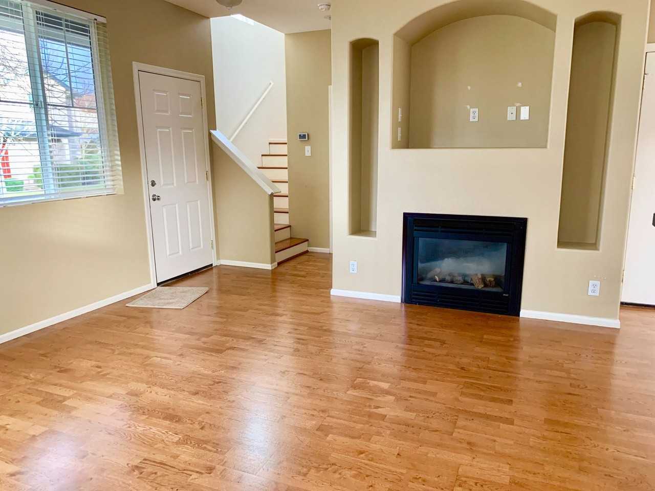 1637 Hamlet Ln - Photo 2 of 18