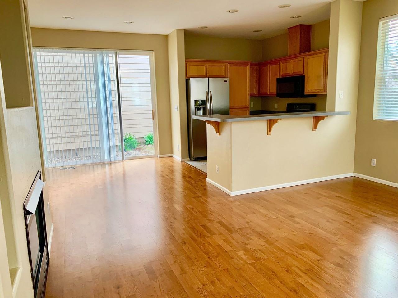 1637 Hamlet Ln - Photo 5 of 18