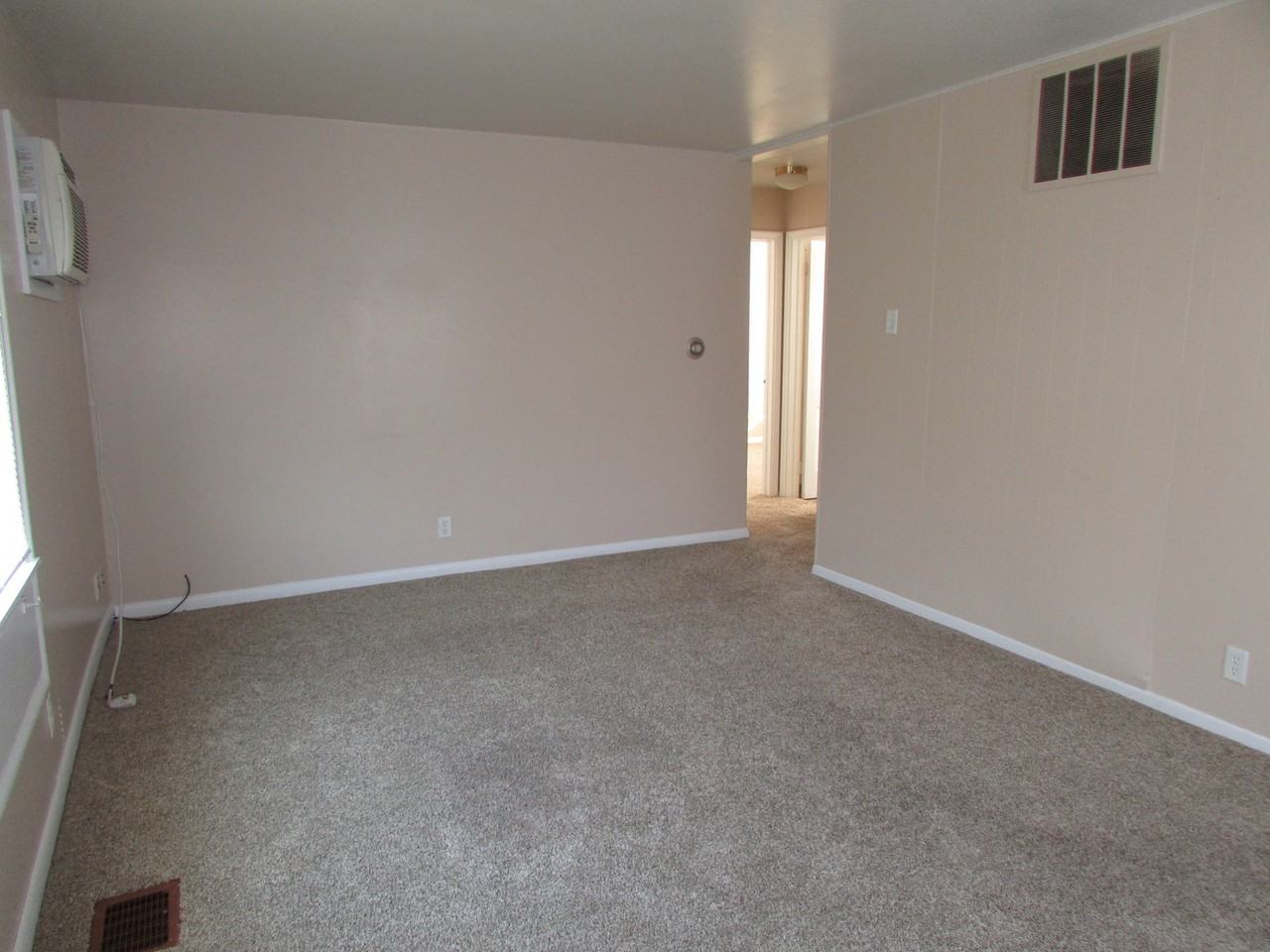 207 E Saint Andrew St - Photo 2 of 9