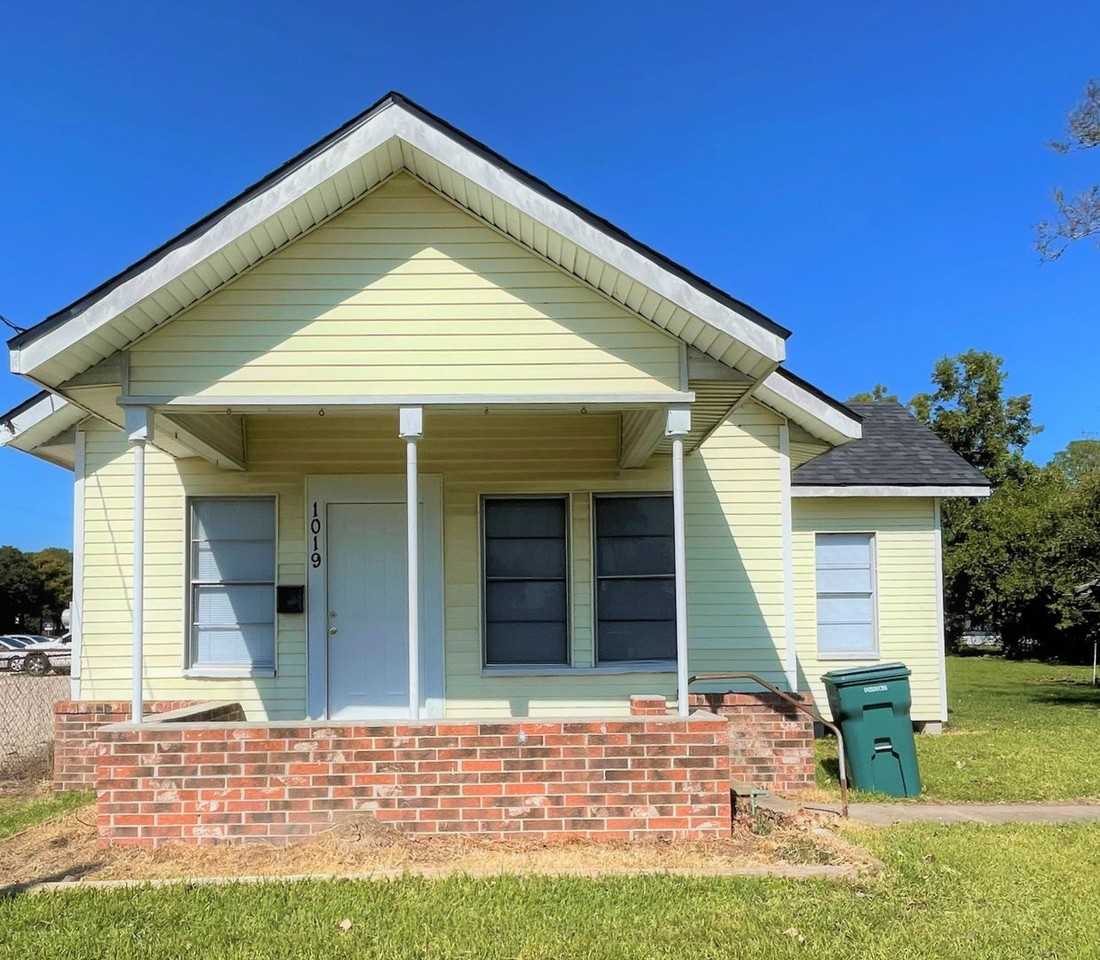 1019 Georgia St - Photo 2 of 12