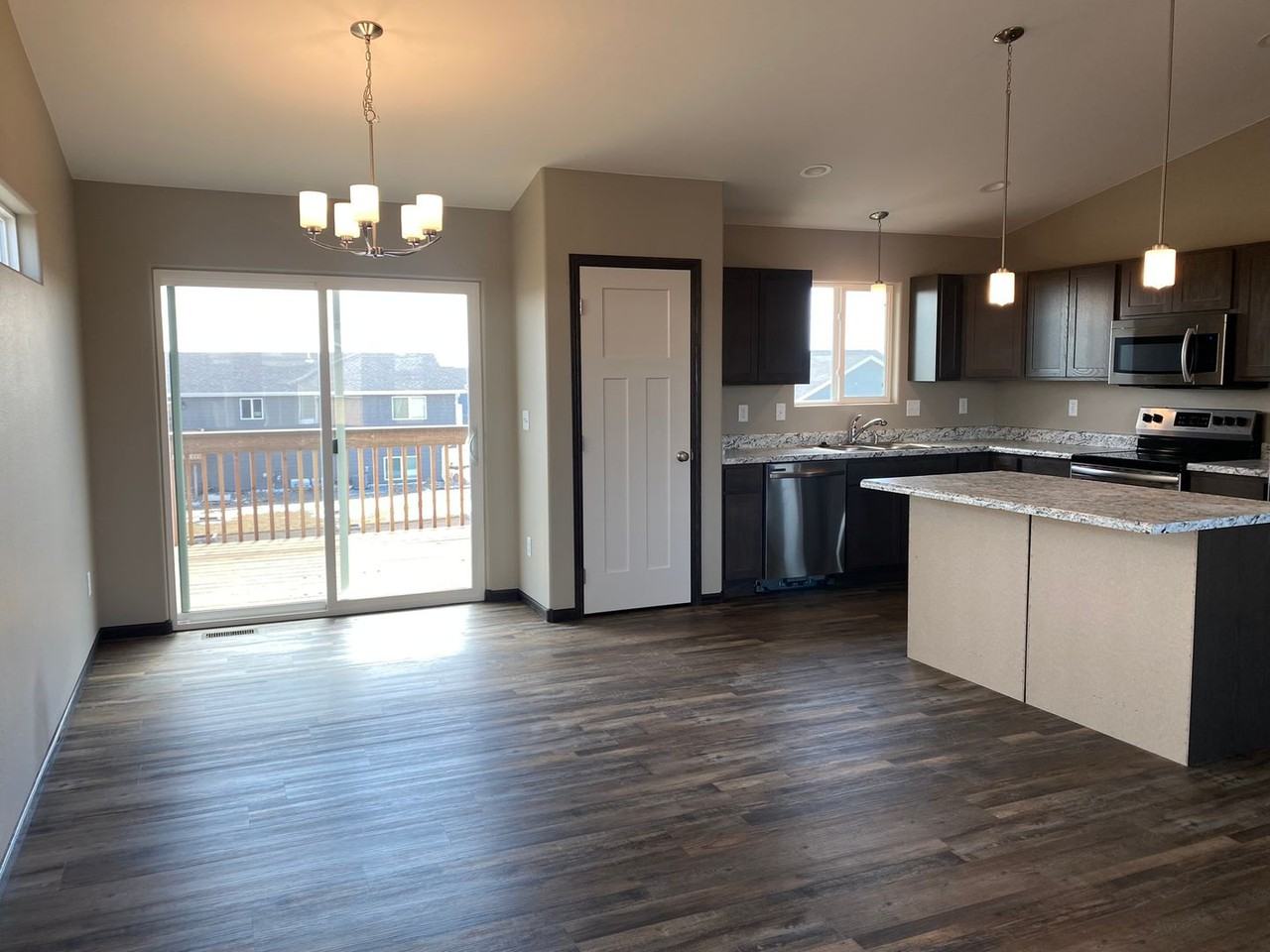 3111 Jessup Ln - Photo 5 of 20