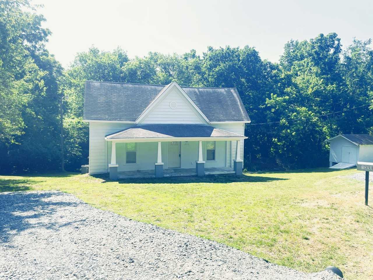 1350 Salisbury St - Photo 2 of 12