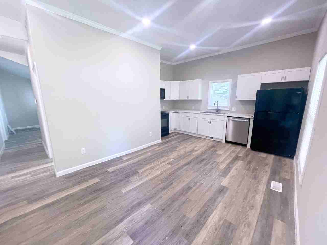 1350 Salisbury St - Photo 3 of 12