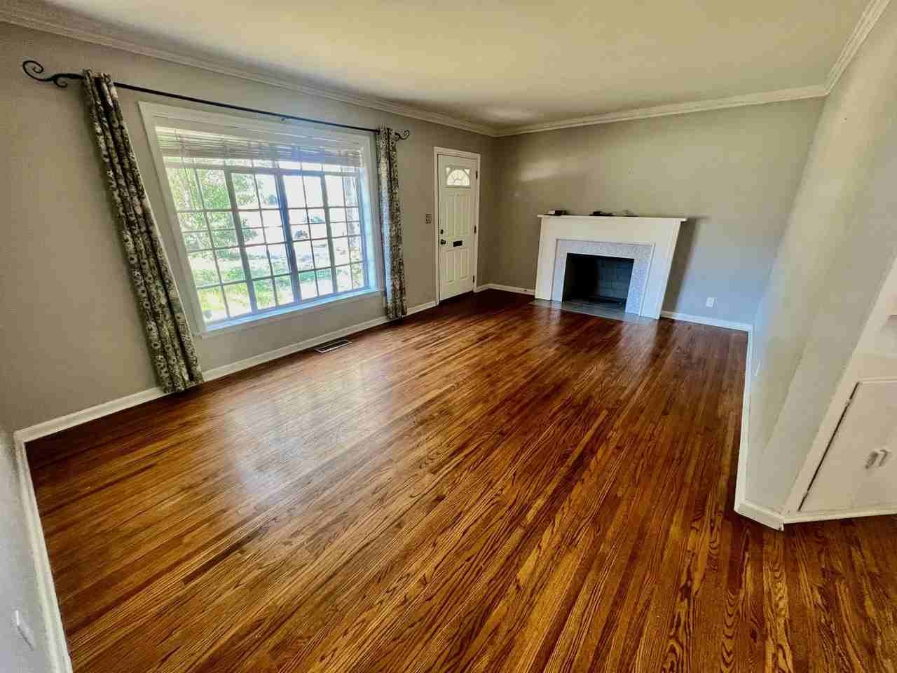 1121 S Vandalia Ave - Photo 2 of 26