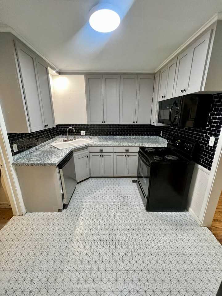 1121 S Vandalia Ave - Photo 4 of 26