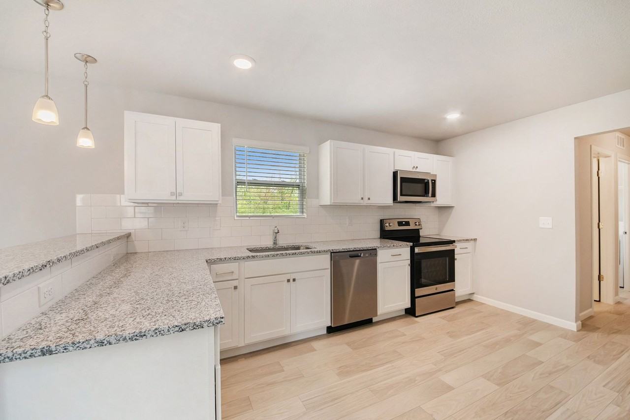 2928 Sycamore River Dr - Photo 2 of 24