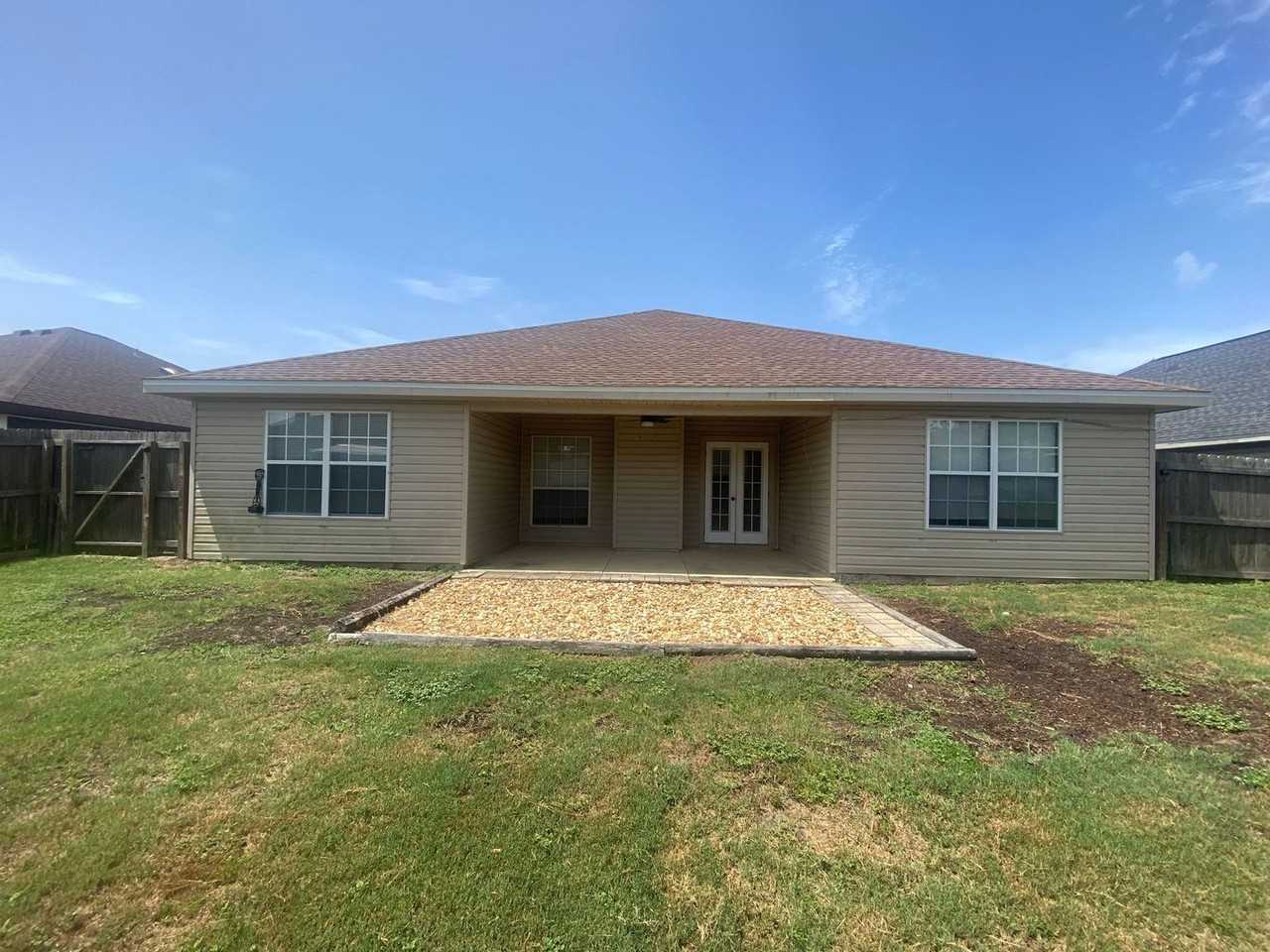 2925 Cedars Xing - Photo 2 of 19