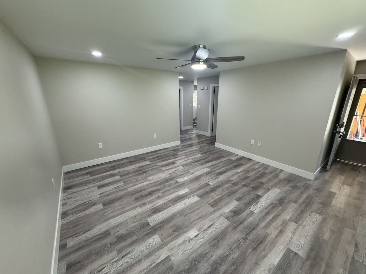 405 Missionary Ave - Photo 3 of 12