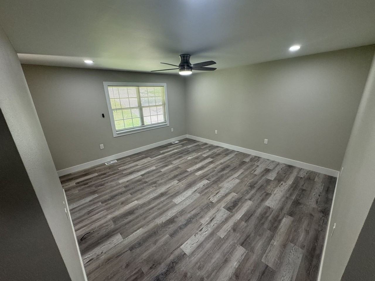 405 Missionary Ave - Photo 4 of 12