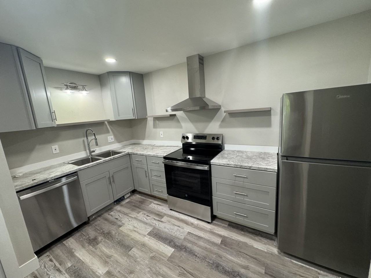 405 Missionary Ave - Photo 5 of 12