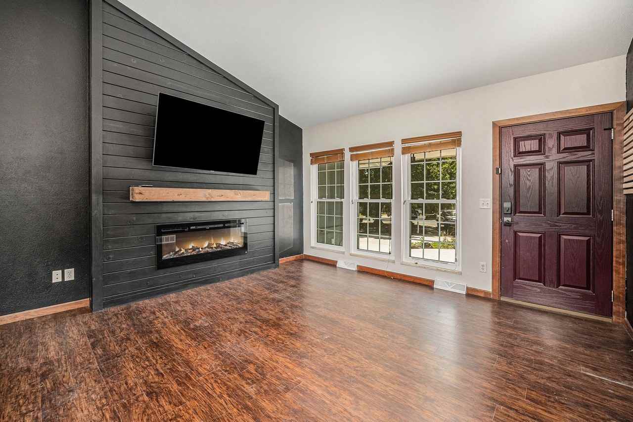 8460 Zephyr Ct - Photo 3 of 21